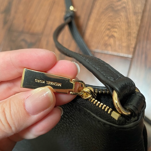 Michael Kors Crossbody - Picture 6 of 7